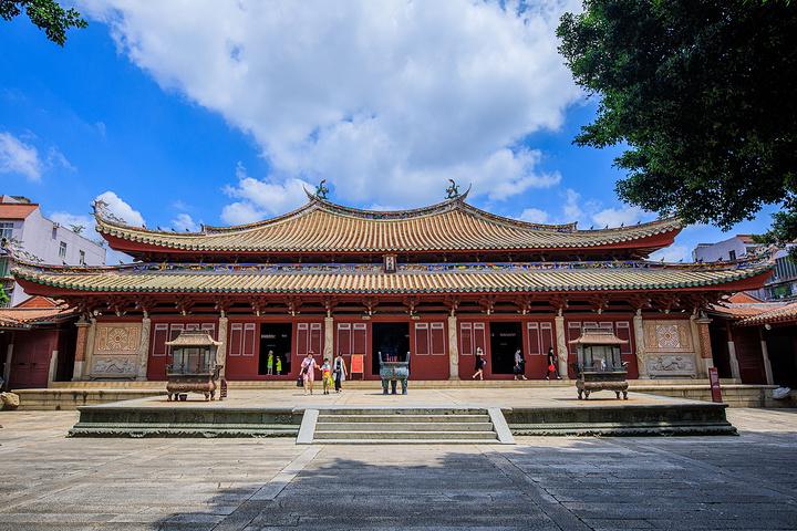 泉州 府文庙始建于唐开元末年,建筑规模宏大,是集宋,元,明,清四大朝代