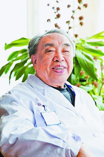 95岁高龄仍坚持每周出门诊两次98岁国医大师张琪逝世