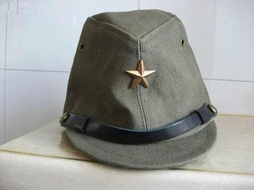 二战时期,日军战士的军帽上为何也有一颗五角星呢?
