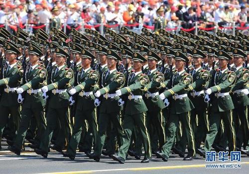 (九三阅兵)纪念抗战胜利70周年大会在京举行,这是武警部队抗战英模