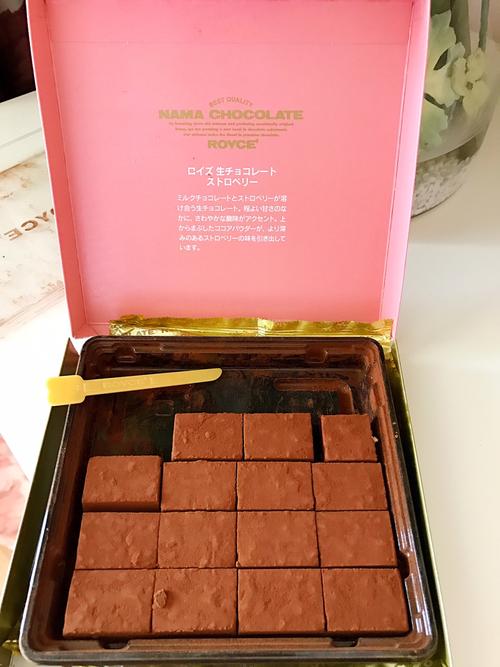 日本北海道royce生巧克力新出草莓味 好吃不腻