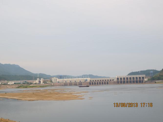  p>万安水电站位于中国江西省万安县,赣江中游,距赣州市90公里,是江西