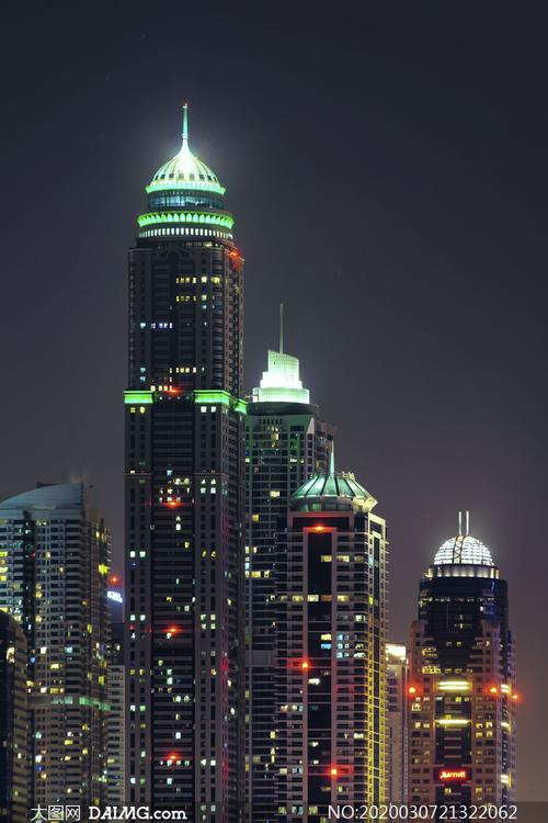 夜晚城市高楼景观照明效果高清图片