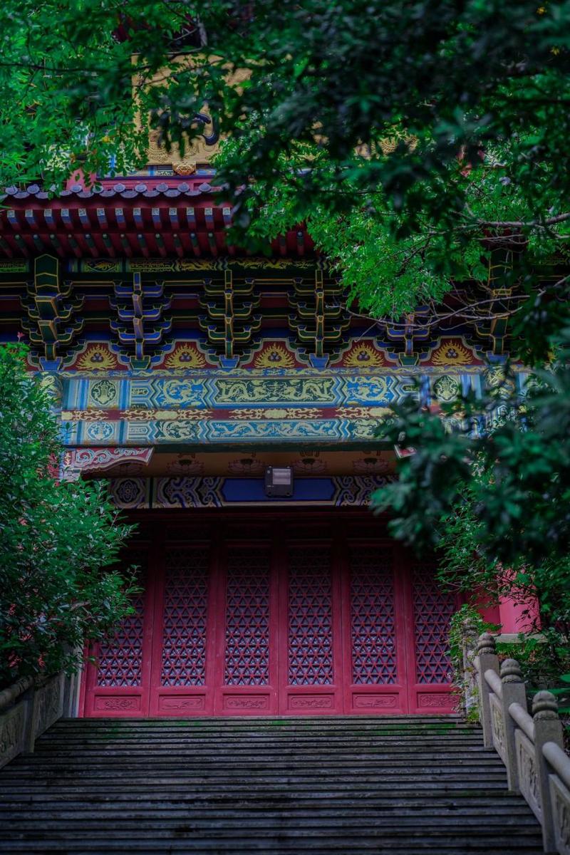 宁波瑞岩寺位于宁波市北仑区,创建于唐朝,距今已有1500余年历史.