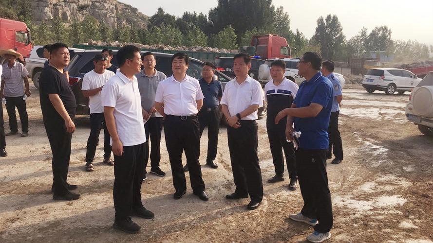 8月30日,县委书记张茂如调研两城镇矿山生态修复治理工作时指出,要