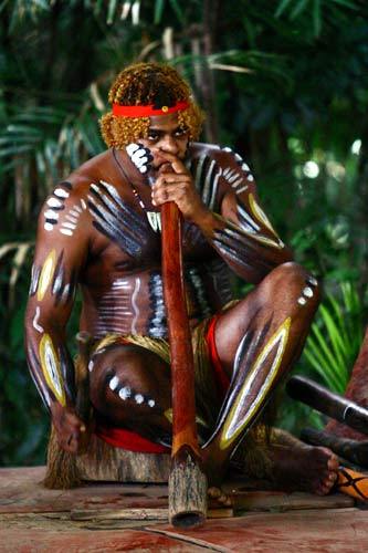 伊人风采 澳大利亚时尚行 正文土著居民的精彩表演   凯恩斯的雨林