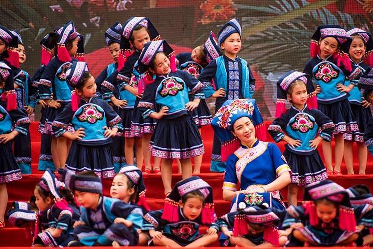 《广西"壮族三月三"歌圩民族文化旅游节花絮》