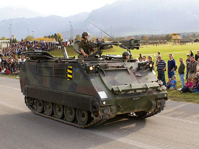 美国m113履带式装甲人员输送车车族