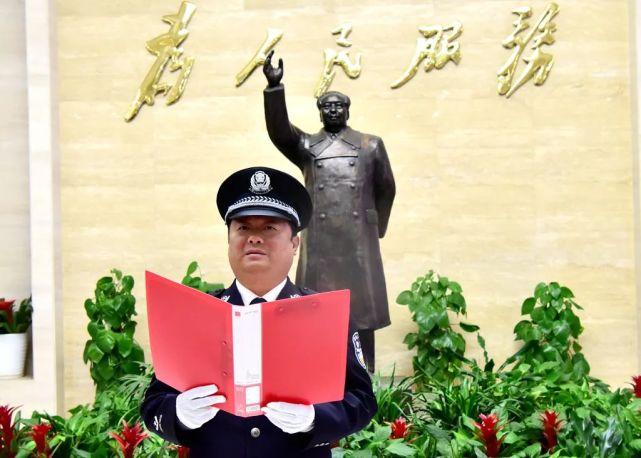 湘潭县公安局举行新年开班升旗仪式 崔勇同志致新年贺词