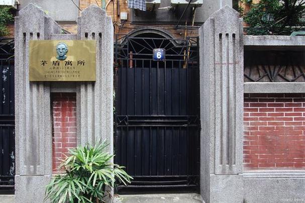 思南公馆位于上海市黄浦区复兴中路,是一个历史悠久的建筑群,拥有独特