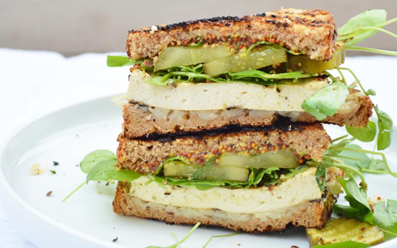 10 easy grilled veggie sandwiches for summer