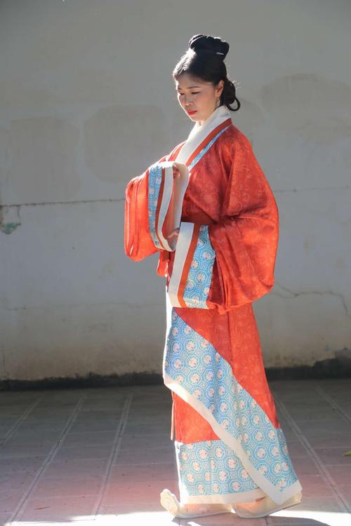 写美篇汉服运动是汉民族借由复兴传统服饰的方式进而推广汉族的传统