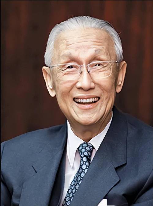 辜振甫来自台湾五大家族之一的鹿港辜家,是著名大企业家和国民党中