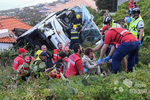 葡萄牙马德拉岛发生旅游大巴侧翻事故 至少28人遇难