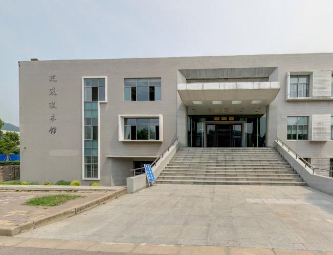  p>江苏建筑职业技术学院位于江苏省徐州市,原为中国人民解放军基建