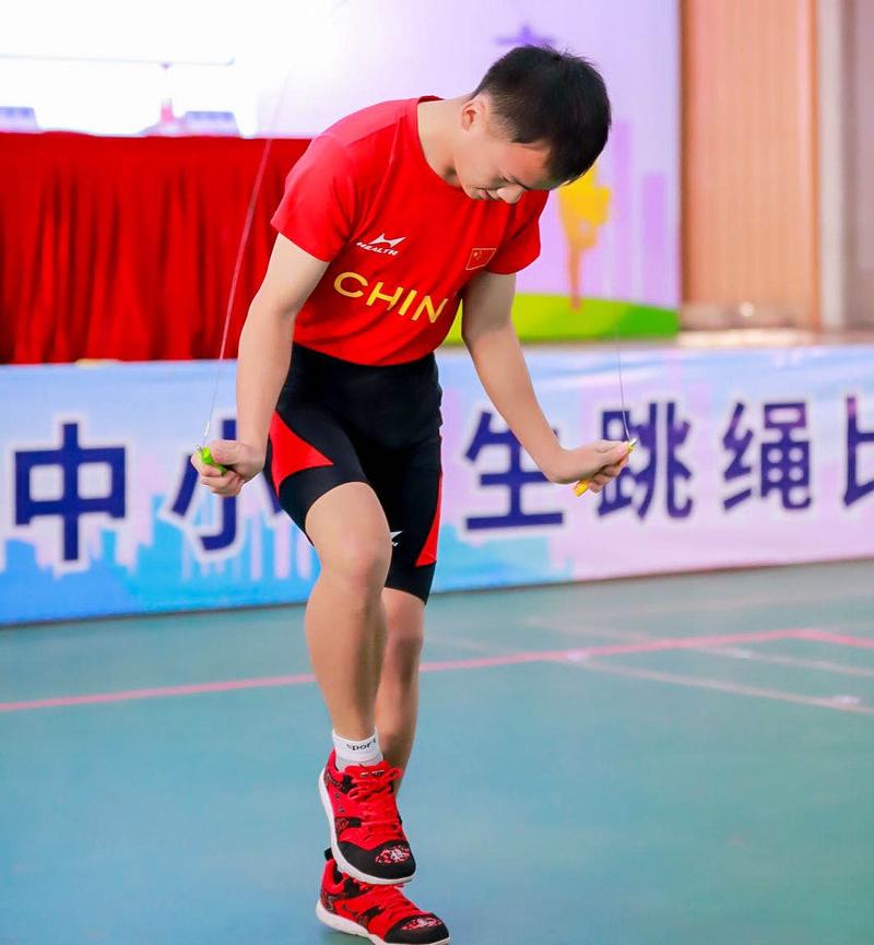 杯"2020年广州市中小学生跳绳比赛在花都区邝维煜纪念中学拉开了帷幕