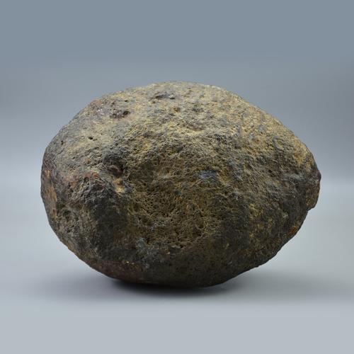 深圳盛轩国际有幸征得一件石铁陨石,重量达14.