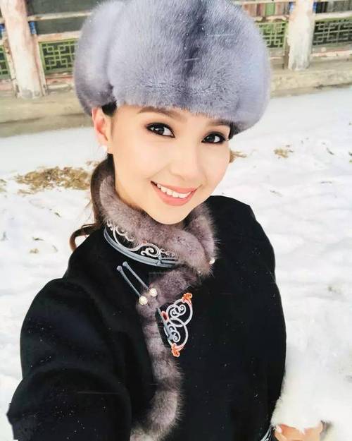 迷倒全世界的蒙古美女巴图其其格美照