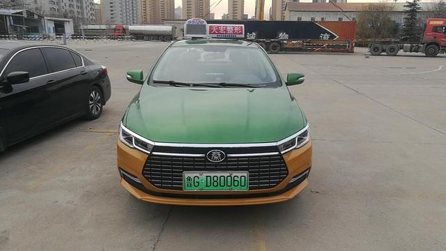 潍坊市中心城区首辆新能源巡游出租车挂牌
