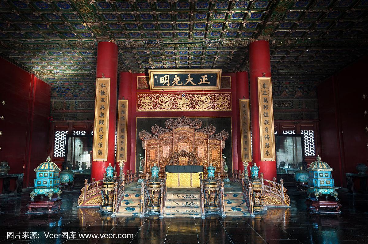这是北京紫禁城清天宫内的皇帝宝座