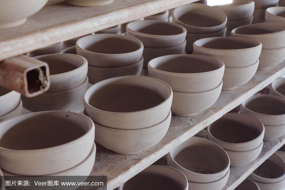 陶土陶瓷在烧制前进行干燥