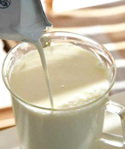 描写沸腾牛奶的优美句子一杯热牛奶的优美句子