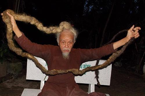 世界上头发最长的男人!越南老汉50年没剪发 头发长达6.8米