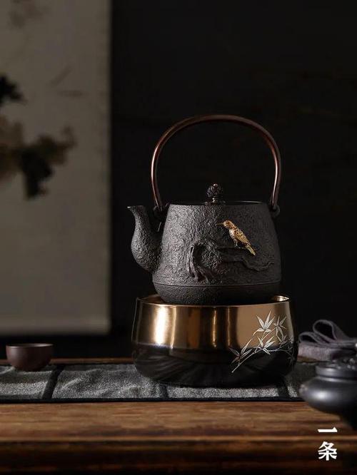 用300多年的老工艺手工打造一把铁壶尽显铁器之美