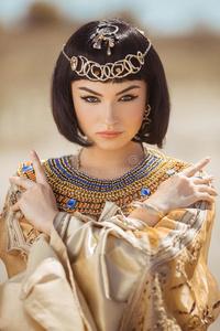 埃及女王美丽的女人,时尚的化妆和发型,如埃及女王克利奥帕特拉户外