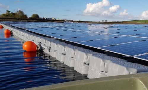 双赢浮动式太阳能发电站不仅可以减少土地的使用还可以为受气候变化