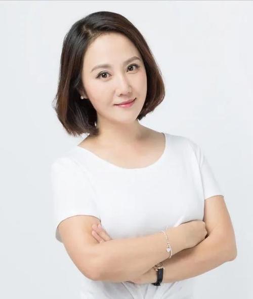 美女主持徐洁曾经是儿科医生,但仍是珠江台的一道亮丽风景线_腾讯新闻