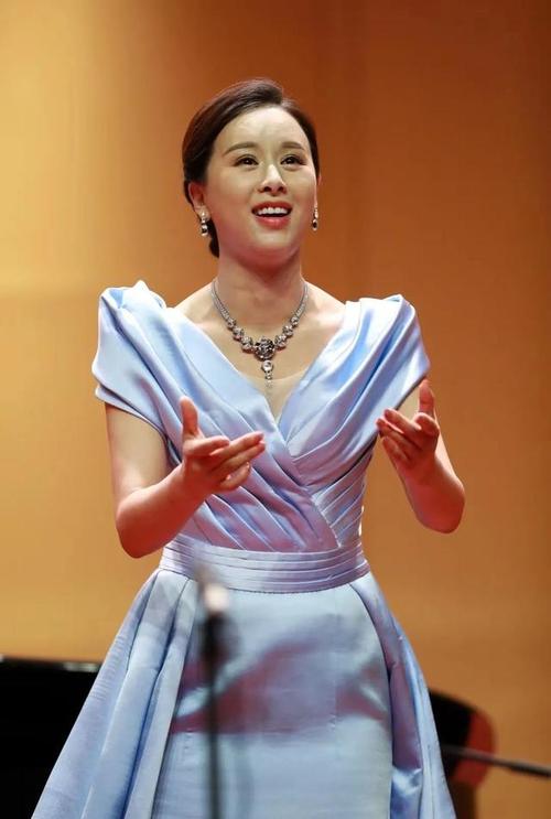 10月8日,中央民族歌舞团歌唱演员王雅洁在湖南长沙成功举办独唱音乐会