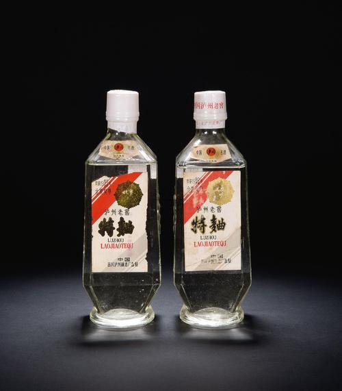 0326 八十年代540ml泸州老窖特曲 (两瓶)