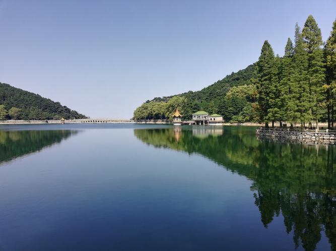芦林湖景色