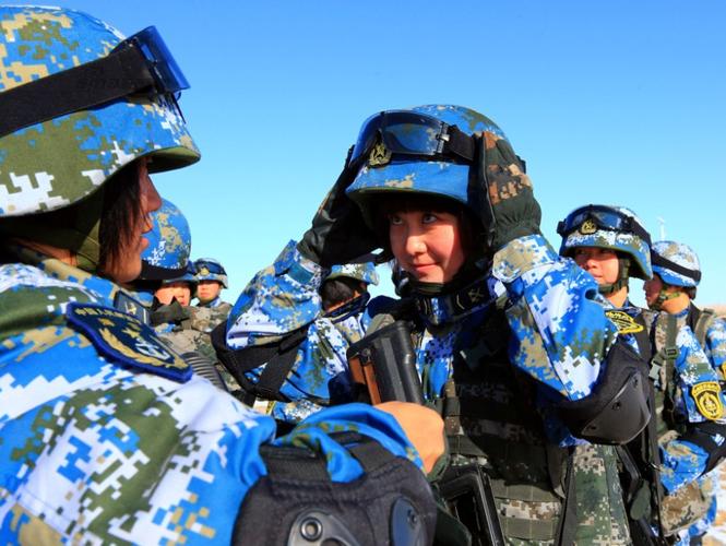 中国海军陆战队女兵亮相塞北寒区练兵场