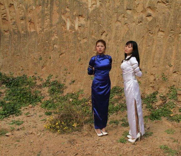 两个美女的旗袍捆绑训练 - 丧俗论坛的日志 - 网易博客