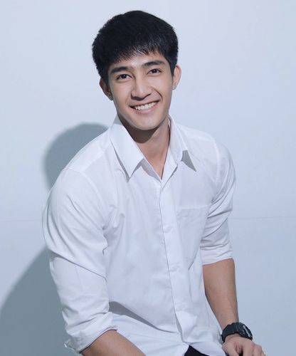 1994年2月23日出生于泰国曼谷,泰国男演员,毕业于 a target="_blank"