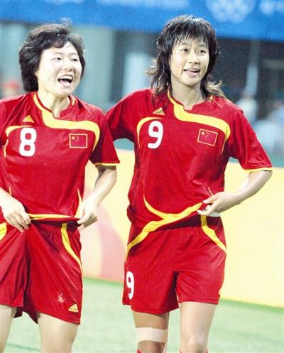 在先失一球的情况下,中国女足凭借韩端的帽子戏法和刘卅的梅开二度,在