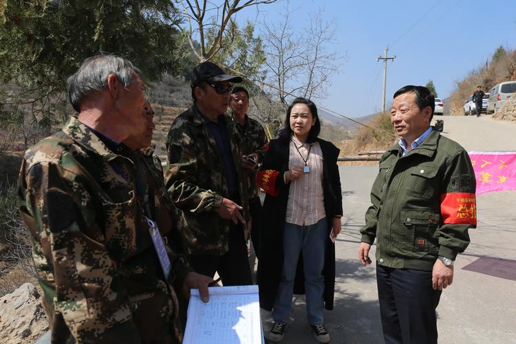 4月5日,县委副书记,县长秦军对清明节期间森林防火工作进行检查