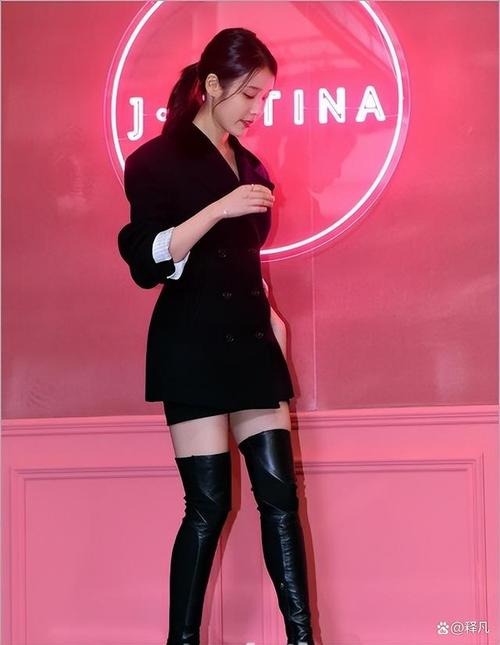 韩国女星李知恩穿黑裙露出白皙长腿!曼妙身材真心美呆了