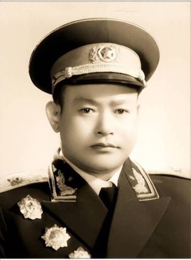 刘贤权少将1957年9月军事学院战役系毕业后,到沈阳军区任三十八军军长