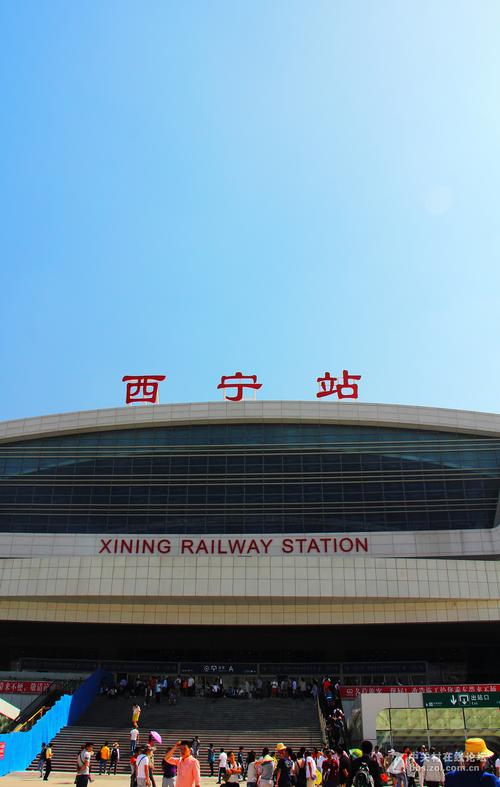 大美青海第一站--西宁火车站广场2.