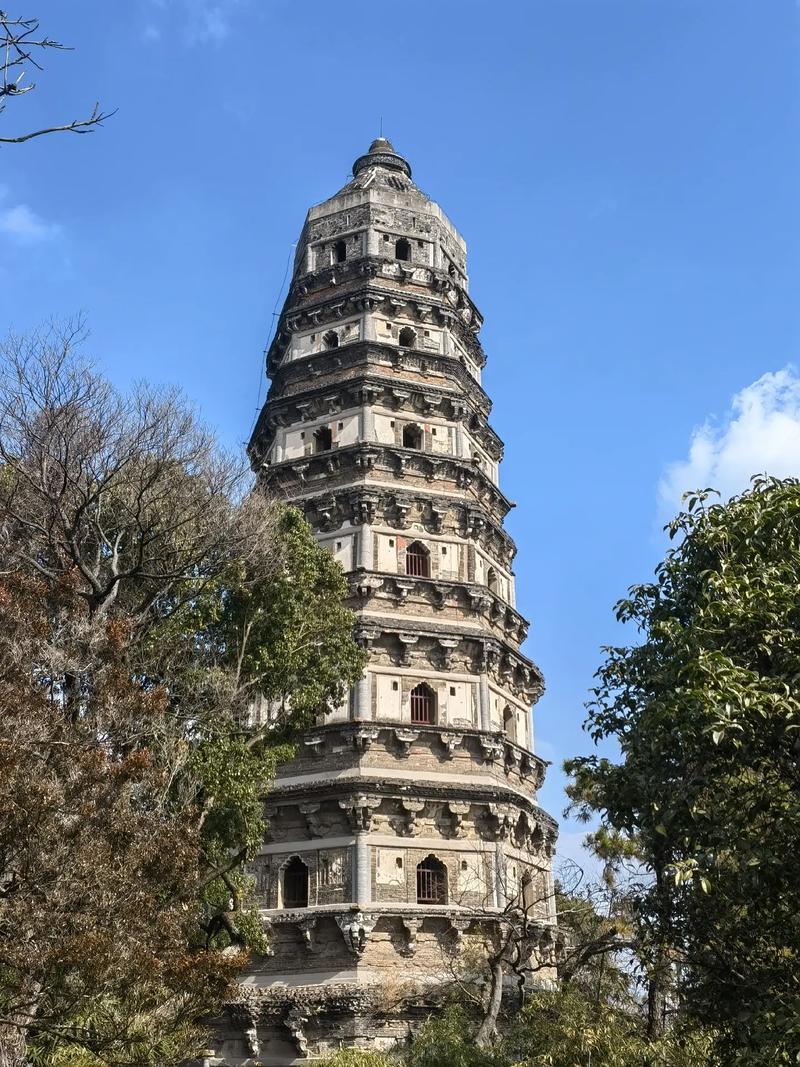 虎丘塔是云岩寺的一座佛塔,又称云岩寺塔.