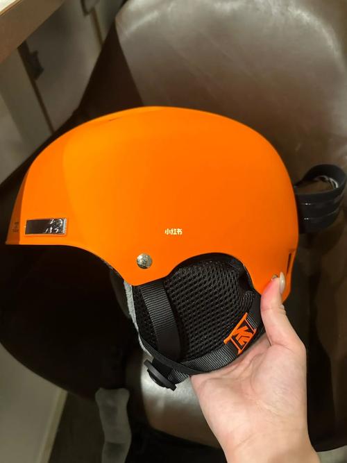 橙色xl白色m只用过两次,metro自提护目镜和头盔可以分开拿or一起要
