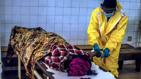 埃博拉病毒究竟有多恐怖?感染者全身充满血洞,电影片段惊现过程