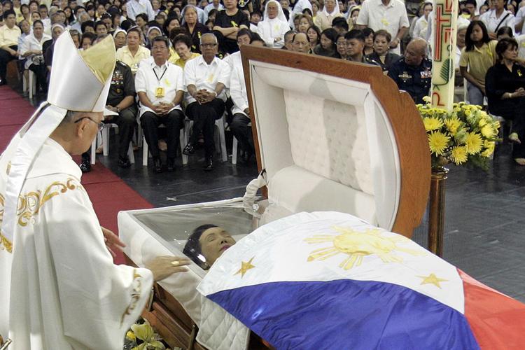 高清图集:菲律宾数万人送别亚洲史上首位女总统