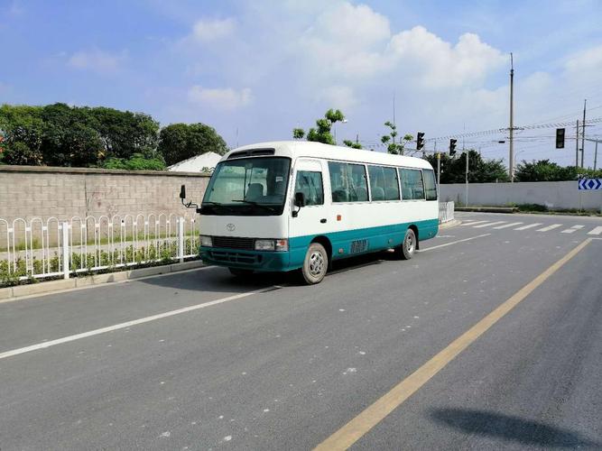 热卖日本产丰田考斯特30座中巴小巴士