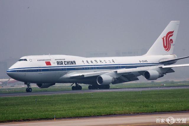 中国国航一架波音747西班牙起飞后遭鸟击 紧急返航降落