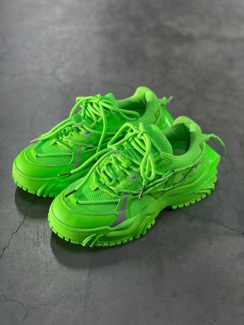 这款荧光绿国产老爹鞋为何那么多人喜欢
