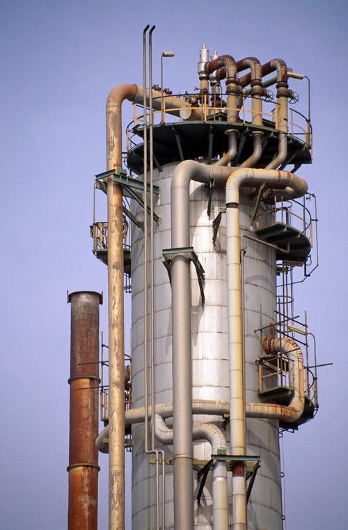  p>蒸馏塔是稀有金属钛等材料及其合金材料制造的化工设备具有强度高
